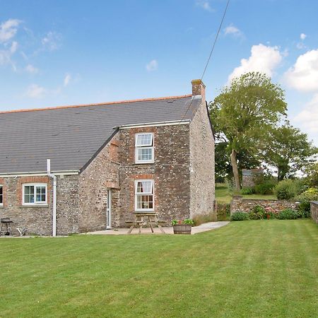 Cherry Cottage - 26913 Saint Issey 외부 사진