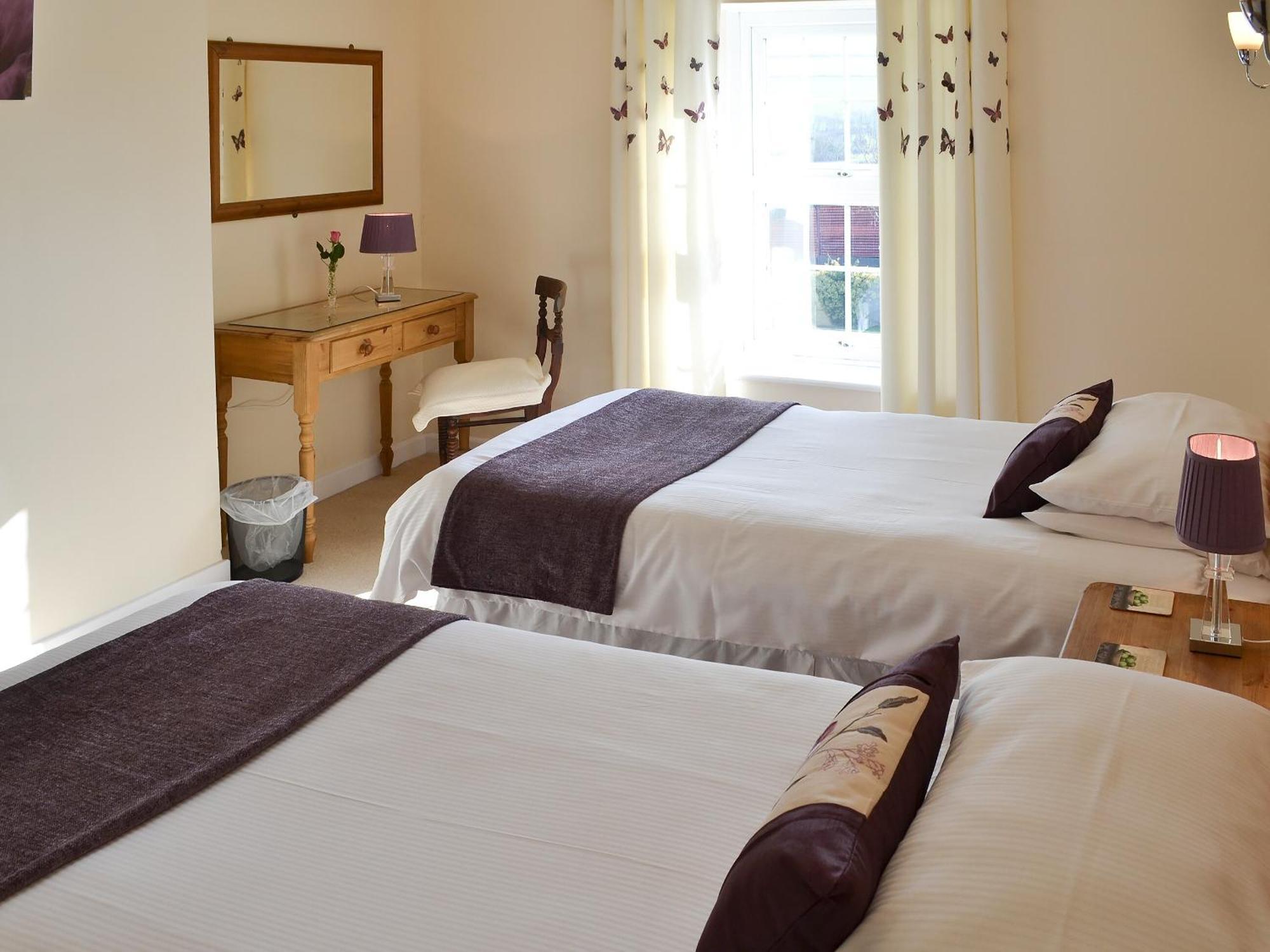 Cherry Cottage - 26913 Saint Issey 외부 사진