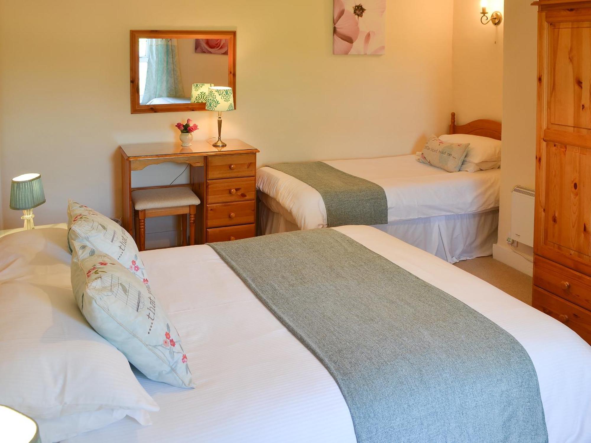 Cherry Cottage - 26913 Saint Issey 외부 사진